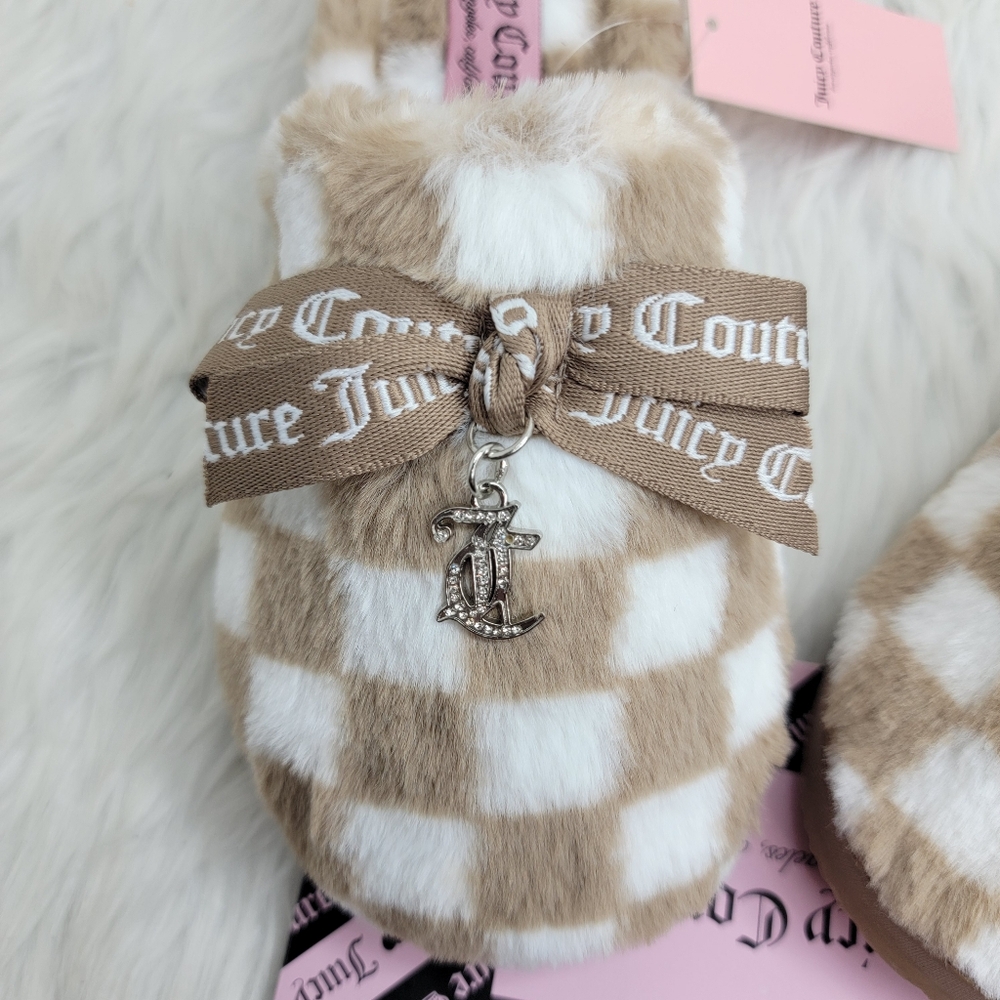 Juicy Couture Faux Fur Closed Toe Slippers. - Picture 4 of 5
